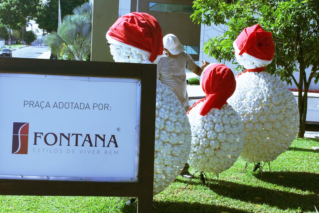 Praça adotada pela Fontana recebe decoração de Natal e a chegada do Papai  Noel - Estilo Fontana