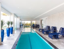 Piscina com cobertura